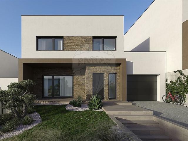 Moradia T4 à venda em Leiria, Pousos, Barreira e Cortes, Leiria RE/MAX Portugal