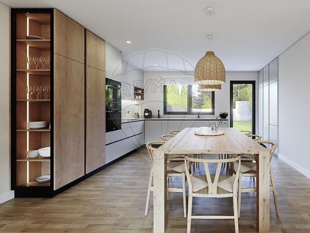 Moradia T4 à venda em Leiria, Pousos, Barreira e Cortes, Leiria RE/MAX Portugal