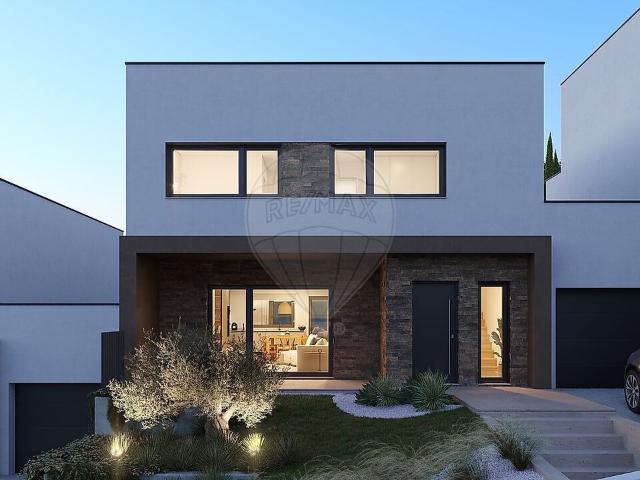 Moradia T4 à venda em Leiria, Pousos, Barreira e Cortes, Leiria RE/MAX Portugal
