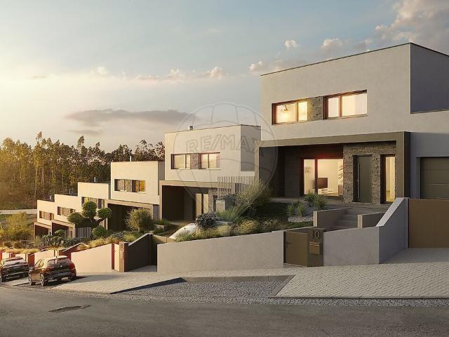 Moradia T4 à venda em Leiria, Pousos, Barreira e Cortes, Leiria RE/MAX Portugal