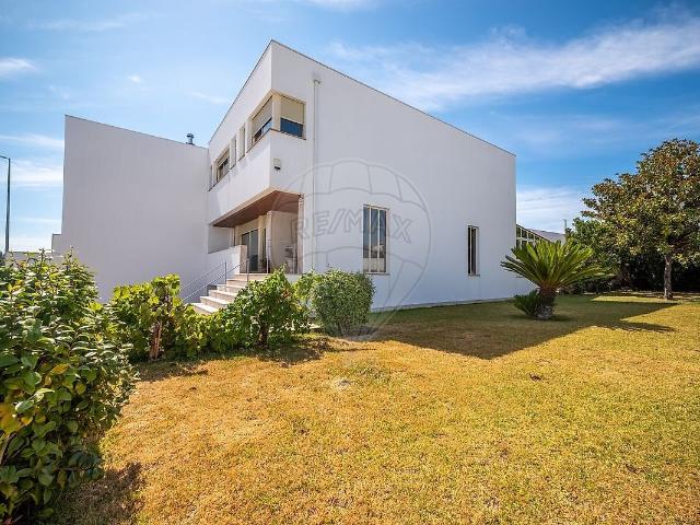 Moradia T4 à venda em Lijó, Barcelos RE/MAX Portugal