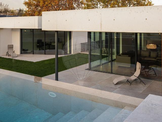Moradia T4 de luxo à venda em Lisboa