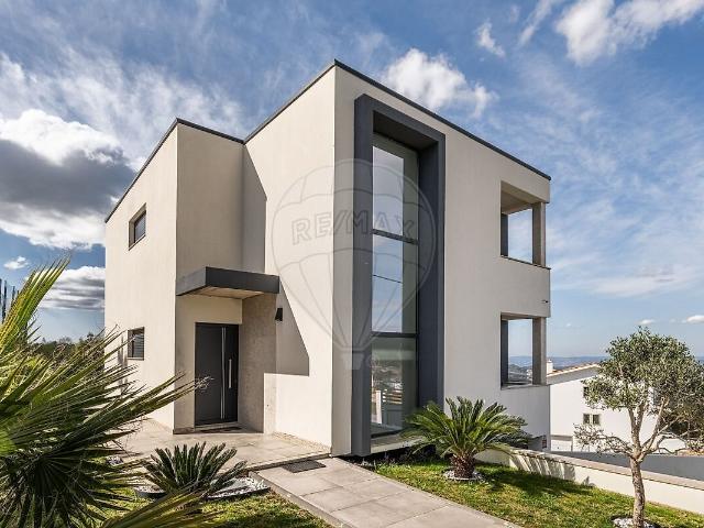 Moradia T4 à venda em Lustosa e Barrosas Santo Estêvão, Lousada RE/MAX Portugal