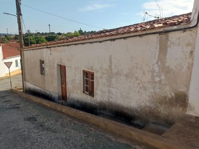 Moradia T4 à venda em Moura
