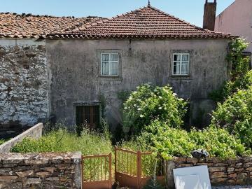 Moradia T4 à venda em Mogadouro