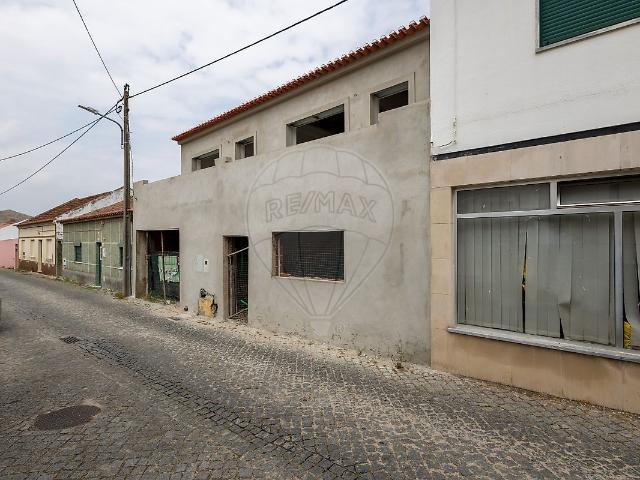 Moradia T4 à venda em Moita do Norte