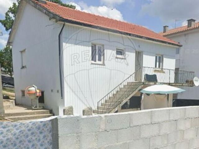 Moradia T4 à venda em Montalegre