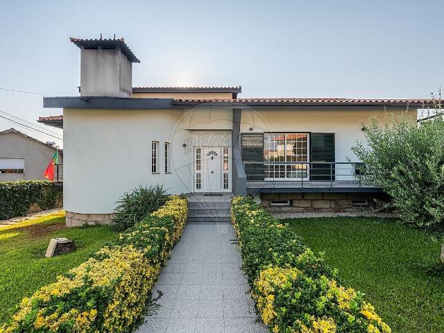 Moradia T4 à venda em Monte Córdova, Santo Tirso RE/MAX Portugal