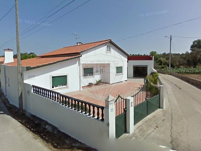 Moradia T4 à venda em Monte Real e Carvide, Leiria RE/MAX Portugal