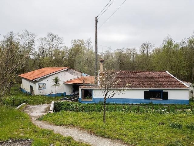 Moradia T4 à venda em Monte Redondo e Carreira, Leiria RE/MAX Portugal