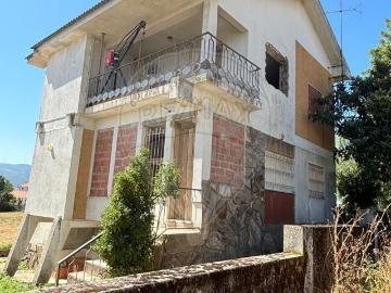 Moradia T4 à venda em Macedo de Cavaleiros