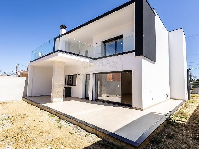 Moradia T4 à venda em Maceira, Leiria RE/MAX Portugal