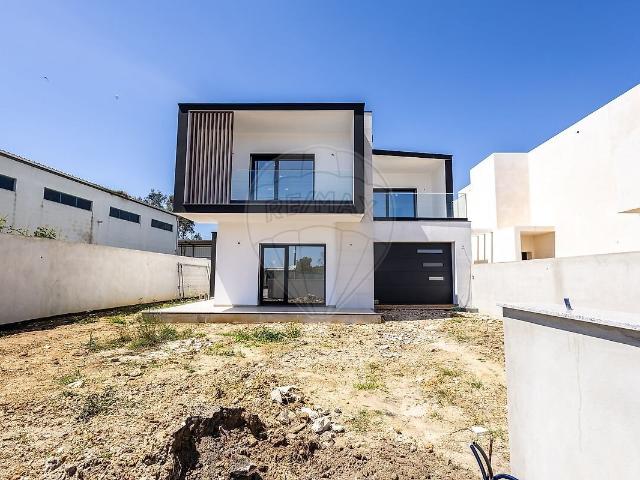 Moradia T4 à venda em Maceira, Leiria RE/MAX Portugal