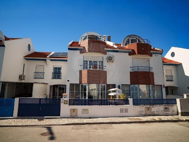 Moradia T4 à venda em Marinha Grande, Marinha Grande RE/MAX Portugal