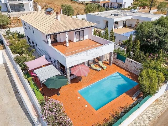 Moradia T4 à venda em Mexilhoeira Grande, Portimão RE/MAX Portugal