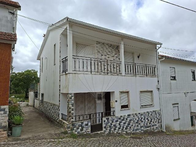 Moradia T4 à venda em Mira de Aire, Porto de Mós RE/MAX Portugal