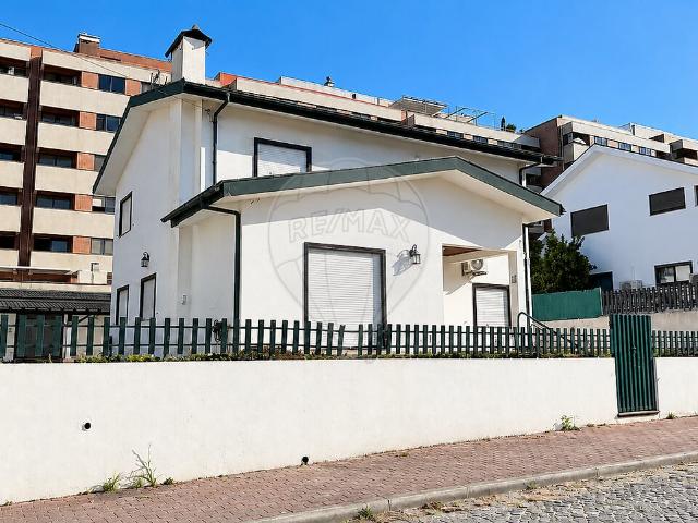 Moradia T4 à venda em Nogueiró e Tenões, Braga RE/MAX Portugal