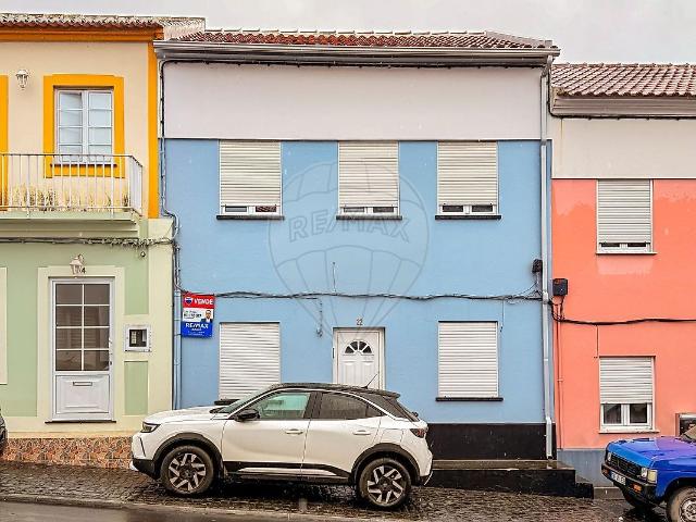 Moradia T4 à venda em Nossa Senhora da Conceição, Angra do Heroísmo RE/MAX Portugal
