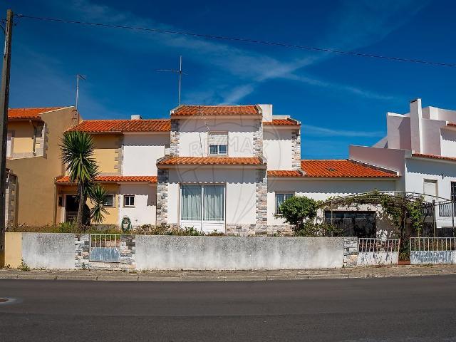 Moradia T4 à venda em Nazaré, Nazaré RE/MAX Portugal
