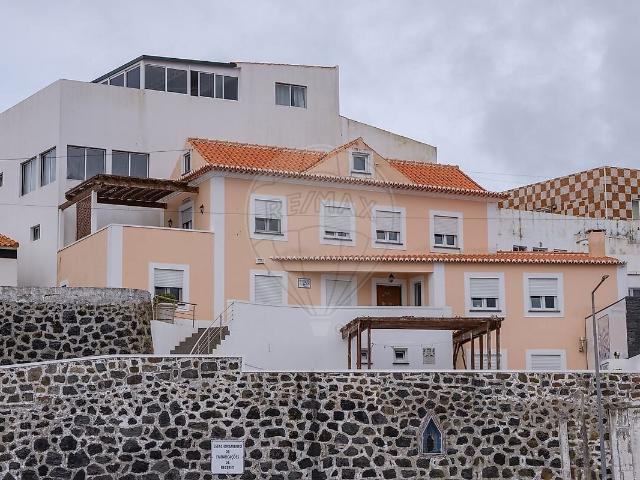 Moradia T4 à venda em São Mateus, Angra do Heroísmo RE/MAX Portugal