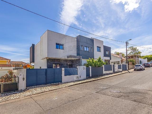 Moradia T4 à venda em São Domingos de Rana, Cascais RE/MAX Portugal