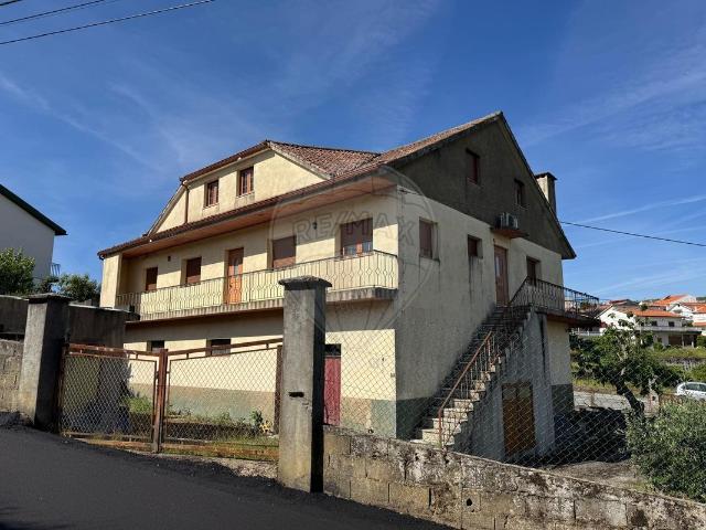 Moradia T4 à venda em São João da Pesqueira