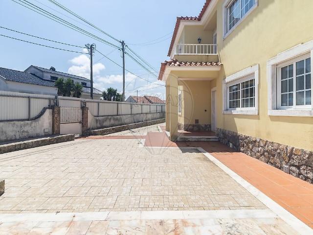 Moradia T4 à venda em São João das Lampas e Terrugem, Sintra RE/MAX Portugal