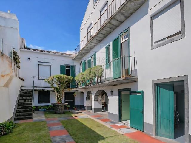 Moradia T4 à venda em São José, Ponta Delgada RE/MAX Portugal