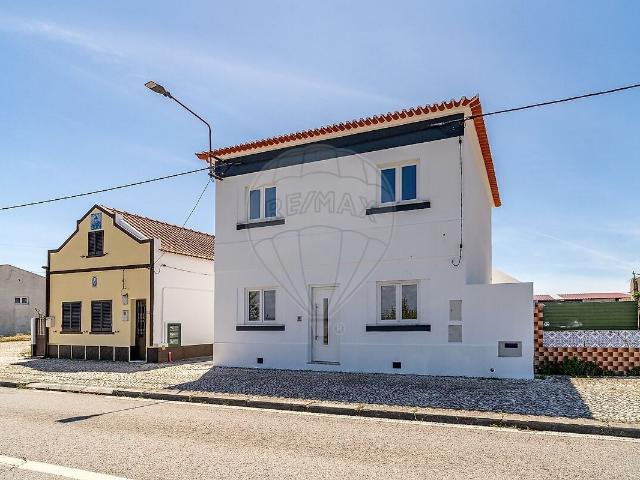 Moradia T4 à venda em São Pedro, Figueira da Foz RE/MAX Portugal