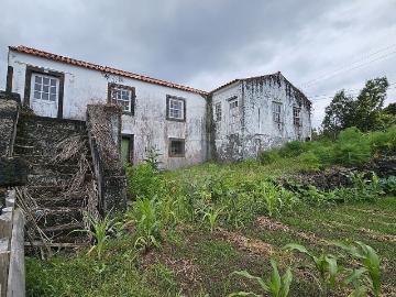 Moradia T4 à venda em São Roque do Pico