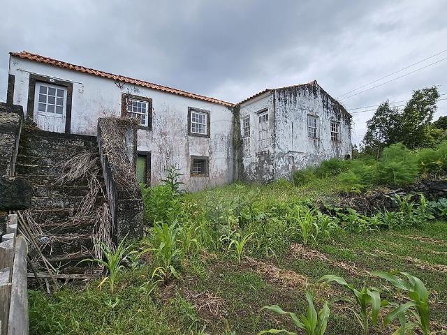 Moradia T4 à venda em São Roque do Pico