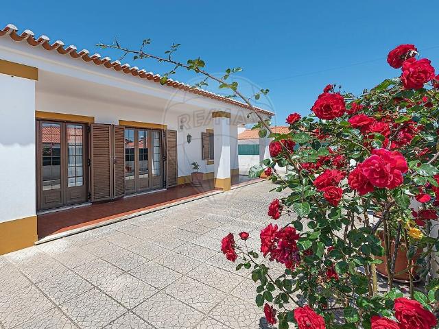 Moradia T4 à venda em São Teotónio, Odemira RE/MAX Portugal
