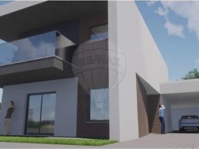 Moradia T4 à venda em Souto da Carpalhosa e Ortigosa, Leiria RE/MAX Portugal