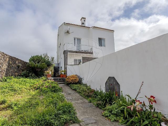 Moradia T4 à venda em Santa Cruz, Lagoa São Miguel RE/MAX Portugal