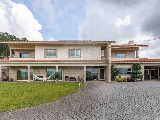 Moradia T4 à venda em Santa Maria Oliveira, Vila Nova de Famalicão RE/MAX Portugal