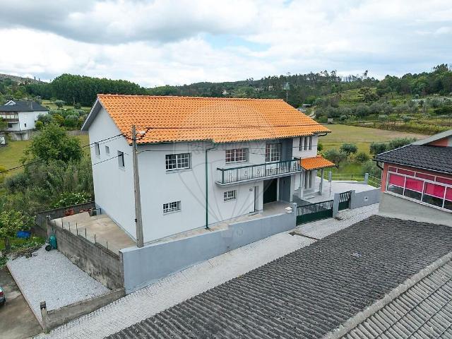 Moradia T4 à venda em Santiago de Cassurrães e Póvoa de Cervães, Mangualde RE/MAX Portugal
