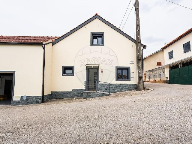 Moradia T4 à venda em Santiago e São Simão de Litém e Albergaria dos Doze, Pombal RE/MAX Portugal