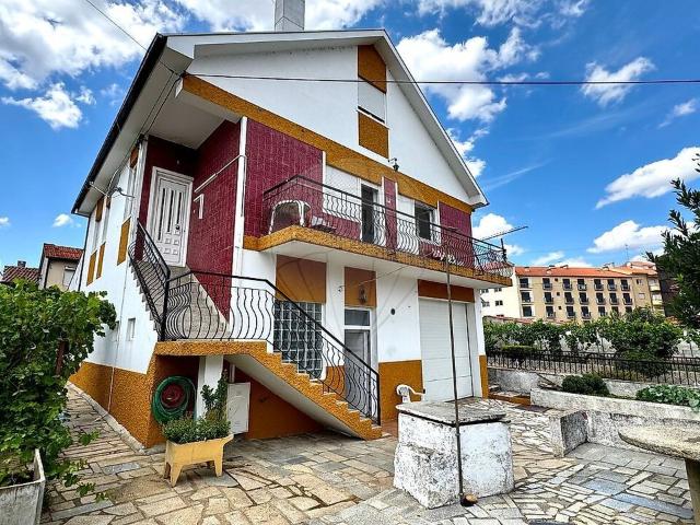 Moradia T4 à venda em Sé, Santa Maria e Meixedo, Bragança RE/MAX Portugal