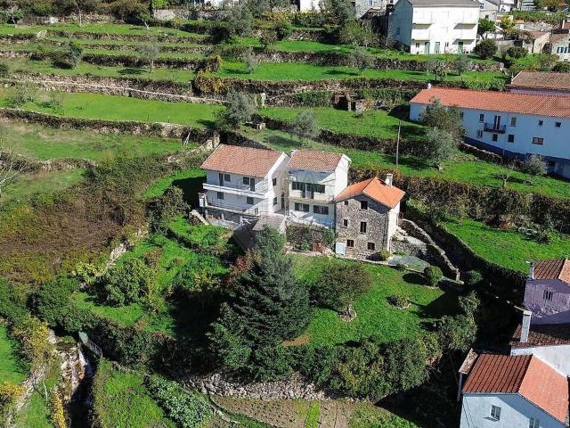 Moradia T4 à venda em Seia