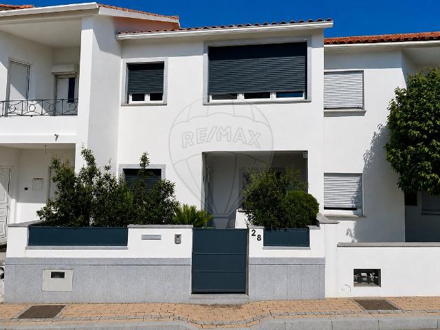 Moradia T4 à venda em Seia, São Romão e Lapa dos Dinheiros, Seia RE/MAX Portugal