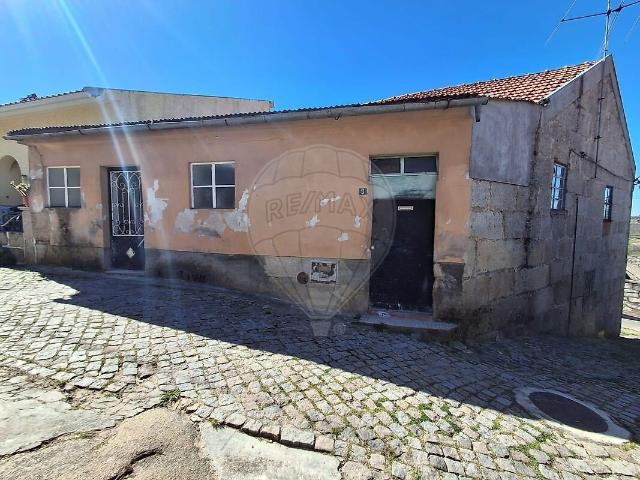 Moradia T4 à venda em Senhorim, Nelas RE/MAX Portugal