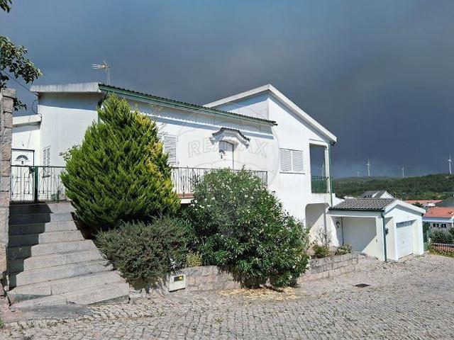 Moradia T4 à venda em Sernancelhe e Sarzeda, Sernancelhe RE/MAX Portugal