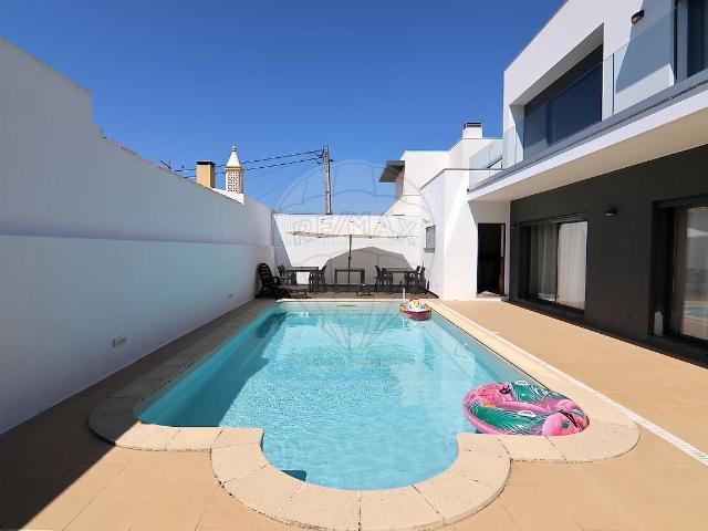Moradia T4 à venda em Silveira, Torres Vedras RE/MAX Portugal