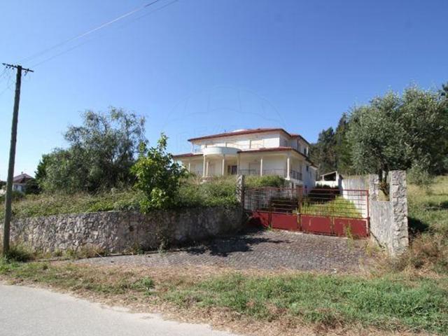 Moradia T4 à venda em Pombal