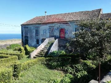 Moradia T4 à venda em Ponta Delgada