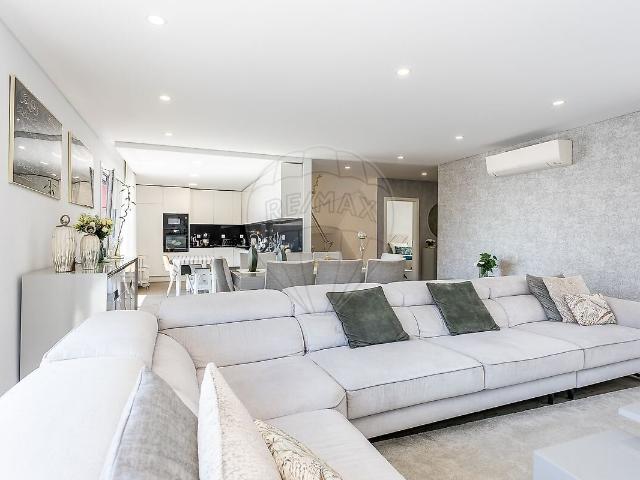 Moradia T4 à venda em Pontinha e Famões, Odivelas RE/MAX Portugal