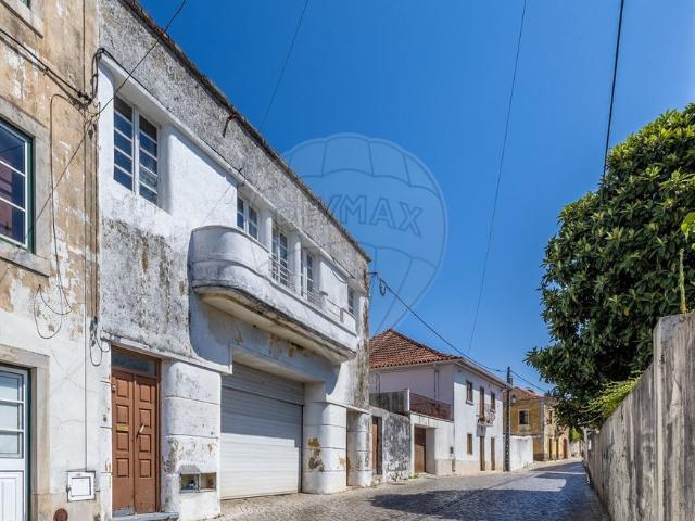 Moradia T4 à venda em Porto de Mós São João Baptista e São Pedro, Porto de Mós RE/MAX Portugal