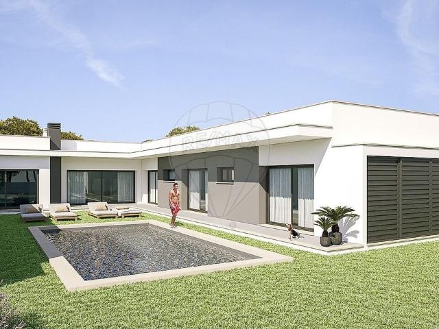Moradia T4 à venda em Pataias e Martingança, Alcobaça RE/MAX Portugal