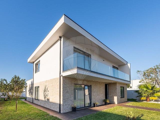 Moradia T4 à venda em Palmeira, Braga RE/MAX Portugal