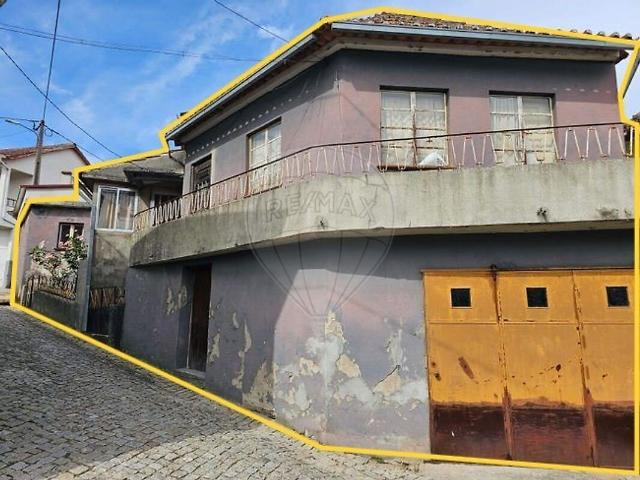 Moradia T4 à venda em Paranhos, Seia RE/MAX Portugal